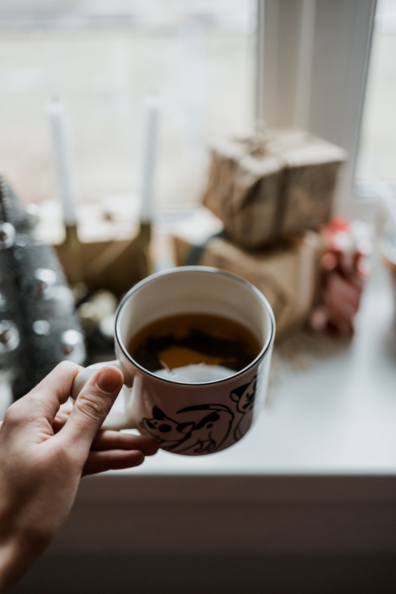 Whisperbougou's tweet photo. Mid-week slump hit hard. Coffee = my only work BFF today. https://t.co/4w2vAuocs9
