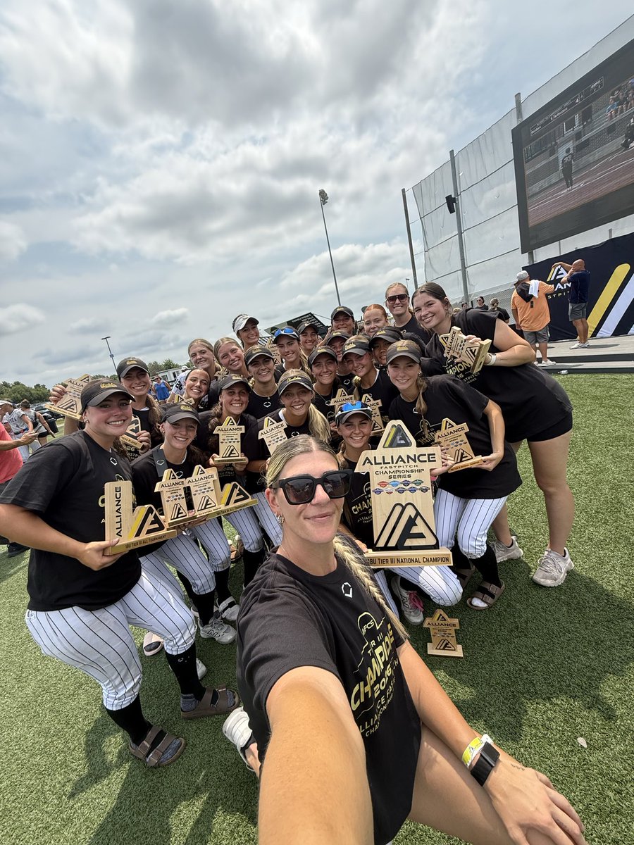 ahauser2027's tweet photo. Wow! What a year it has been with @MCCheetahs The Cheetahs finished the summer season winning Alliance 18U Nationals tier 3. I’m so proud of this group for all our hard work and resilience. It has been A RIDE. Looking forward for this fall🔜 #GoCheetahs #WePlayFast #FlyWithMason @Coach__MKC @ChiCheetahsOrg @thealliancefp @BoDomeBville @ChampionCraftIL