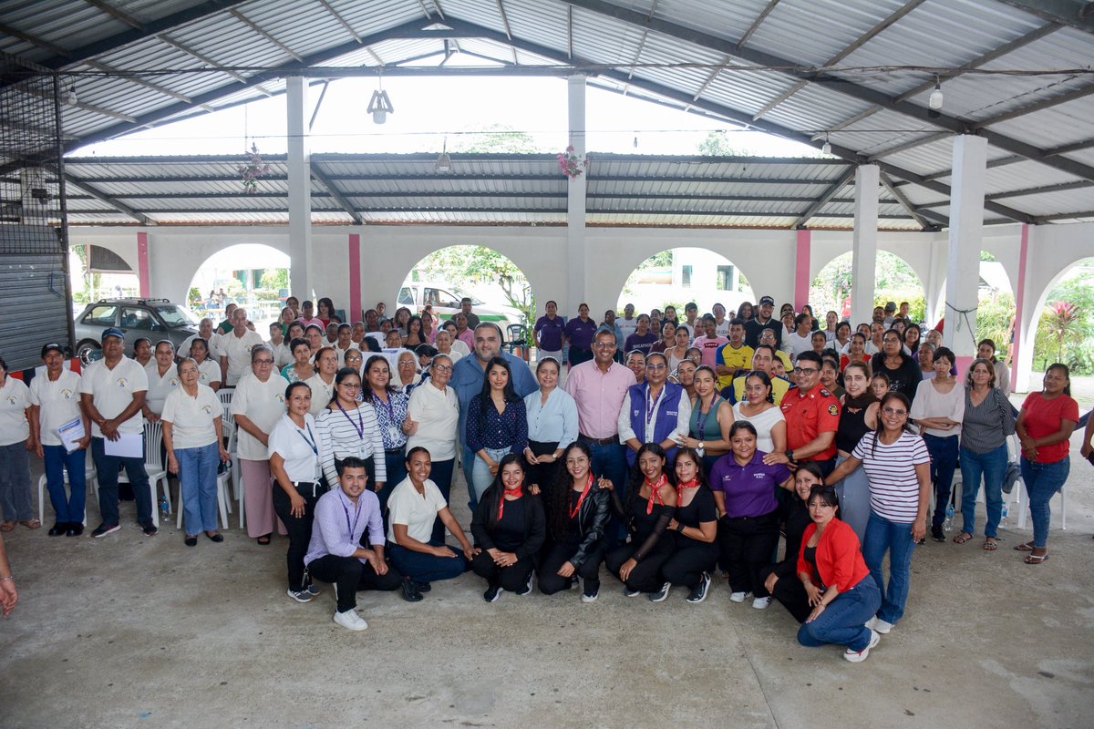 zona5MDH's tweet photo. 📍#LosRíos | En Montalvo se desarrolló “Manos que acompañan”, evento del @DHumanoEc, liderado por el presidente @DanielNoboaOk, que reconoce la labor de quienes cuidan en los 10 años de los Comités de Cuidado.🫂
#MDHenTerritorio #GobiernoDelEcuador https://t.co/aVRLkAA8lF