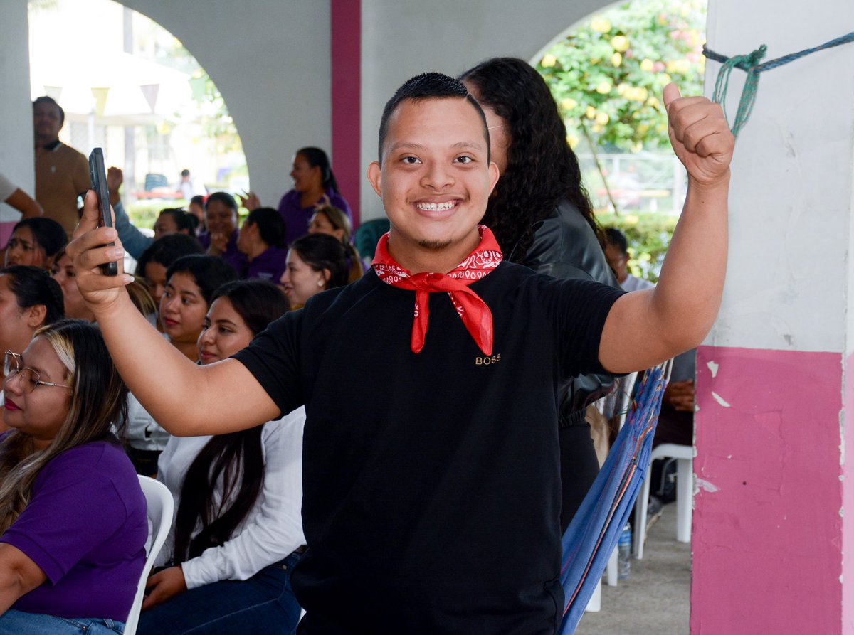 zona5MDH's tweet photo. 📍#LosRíos | En Montalvo se desarrolló “Manos que acompañan”, evento del @DHumanoEc, liderado por el presidente @DanielNoboaOk, que reconoce la labor de quienes cuidan en los 10 años de los Comités de Cuidado.🫂
#MDHenTerritorio #GobiernoDelEcuador https://t.co/aVRLkAA8lF