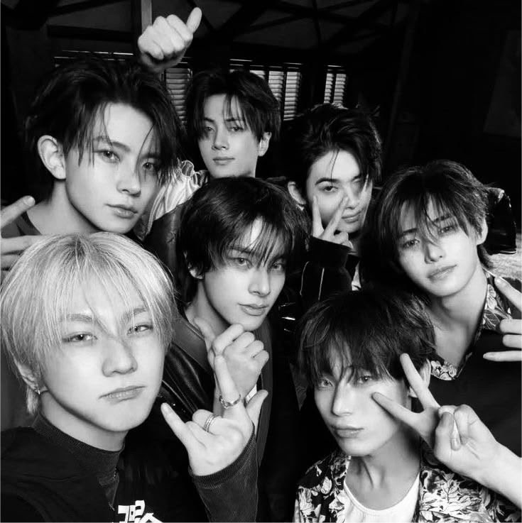 Vamp7FATE's tweet photo. Dinamica!! 🖤

—Según tu bias ¿Que canción de Arctic Monkeys eres? 🎧

Heeseung-Do I Wanna Know?
Jake-R U Mine?
Jay-Snap Out Of It
Sunghoon-505
Jungwon-Arabella
Sunno-I Wanna Be Yours 
Niki-Why’d You Only Call Me When You’re High?

#BeliftTakeAccountability
#No_Revenue_For_HYBE https://t.co/vBeXBN3MDC