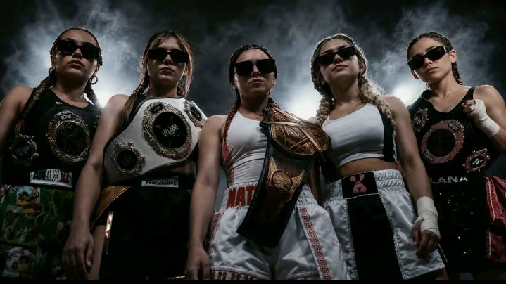 HugoQui17061363's tweet photo. Muéstrame una foto más dura que está 
Pura campeona de la velada 
La pionera Ari game plays 
La elegida rivers GG 
El mejor team 
Alana y ama 
La Reyna de los cuervos 
Natalia mx https://t.co/tQPLrYF0ot