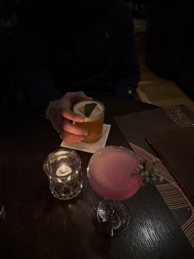shayleighb27's tweet photo. Out for a few drinks with @ScholarRogers... https://t.co/fVl1WdCspx