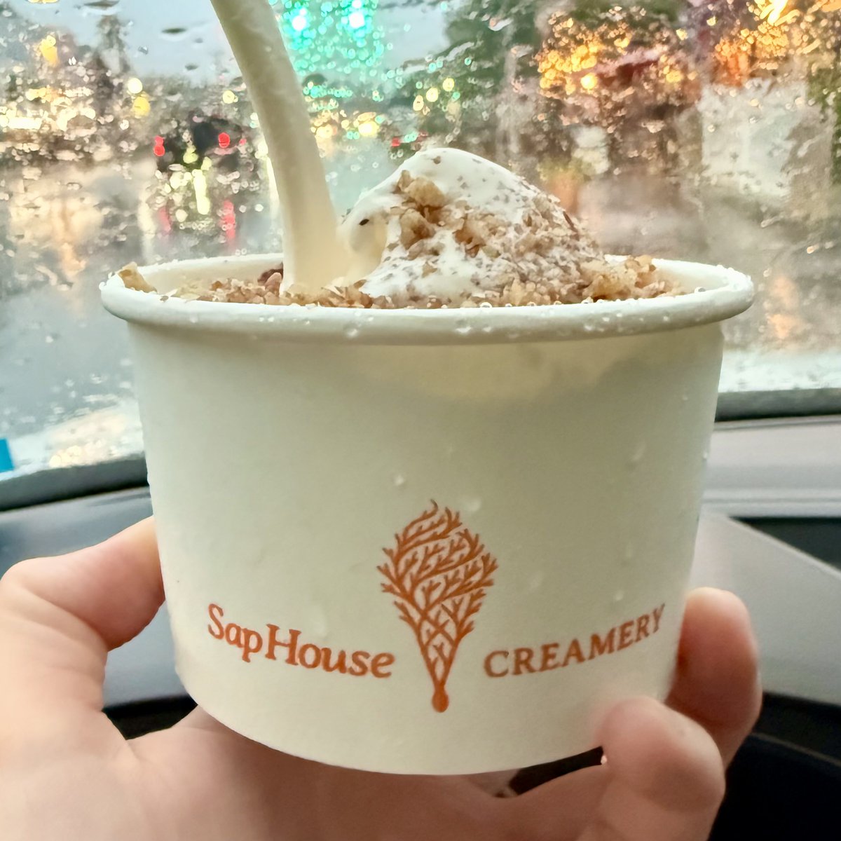 21PlebGirl's tweet photo. We braved a thunderstorm and got absolutely soaked for this incredible maple creemee from @saphousemeadery in North Conway. Worth every raindrop.

Also yes, that's dessert two nights running. I regret nothing. 🍁 https://t.co/mo3Erzg8CS