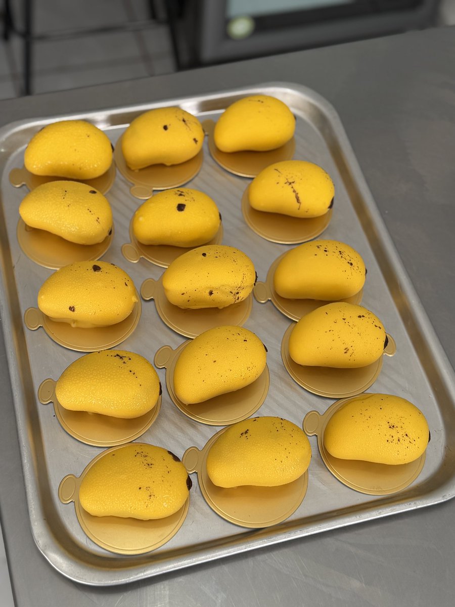 blu_cos's tweet photo. Hice este postre en forma de frutita 🥭 https://t.co/8FSojoB3fp