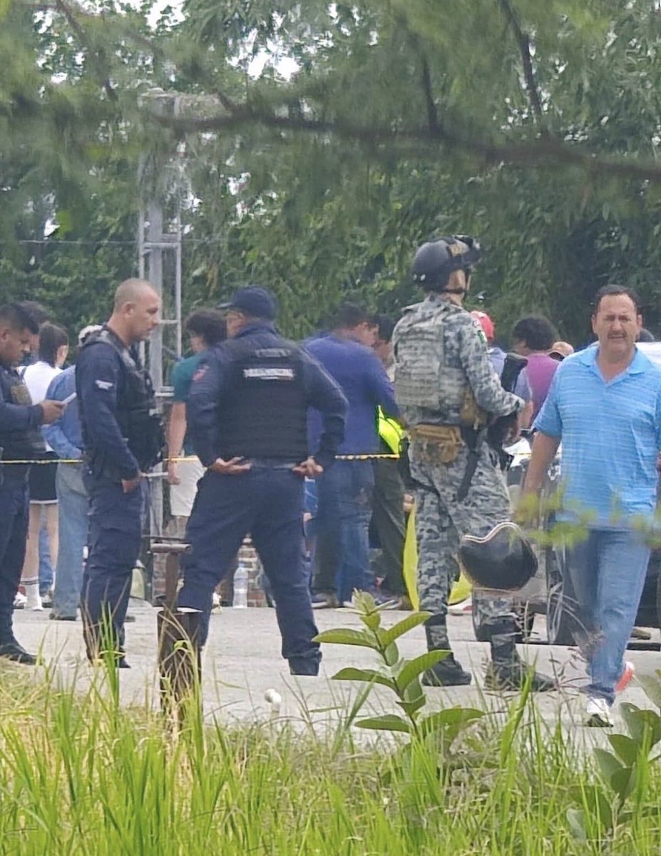 apdnoticias's tweet photo. SE CONFIRMA EL ASESINATO DEL PADRE DEL SECRETARIO DE DESARROLLO SUSTENTABLE DEL AYUNTAMIENTO DE #CUERNAVACA 🚨
#Hoy| Celedonio Castañeda, padre del secretario, fue privado de la vida en Ejidos de Acapantzingo. Las autoridades ya investigan el crimen. #APDInforma
#Morelos https://t.co/fGEdcGWlNM
