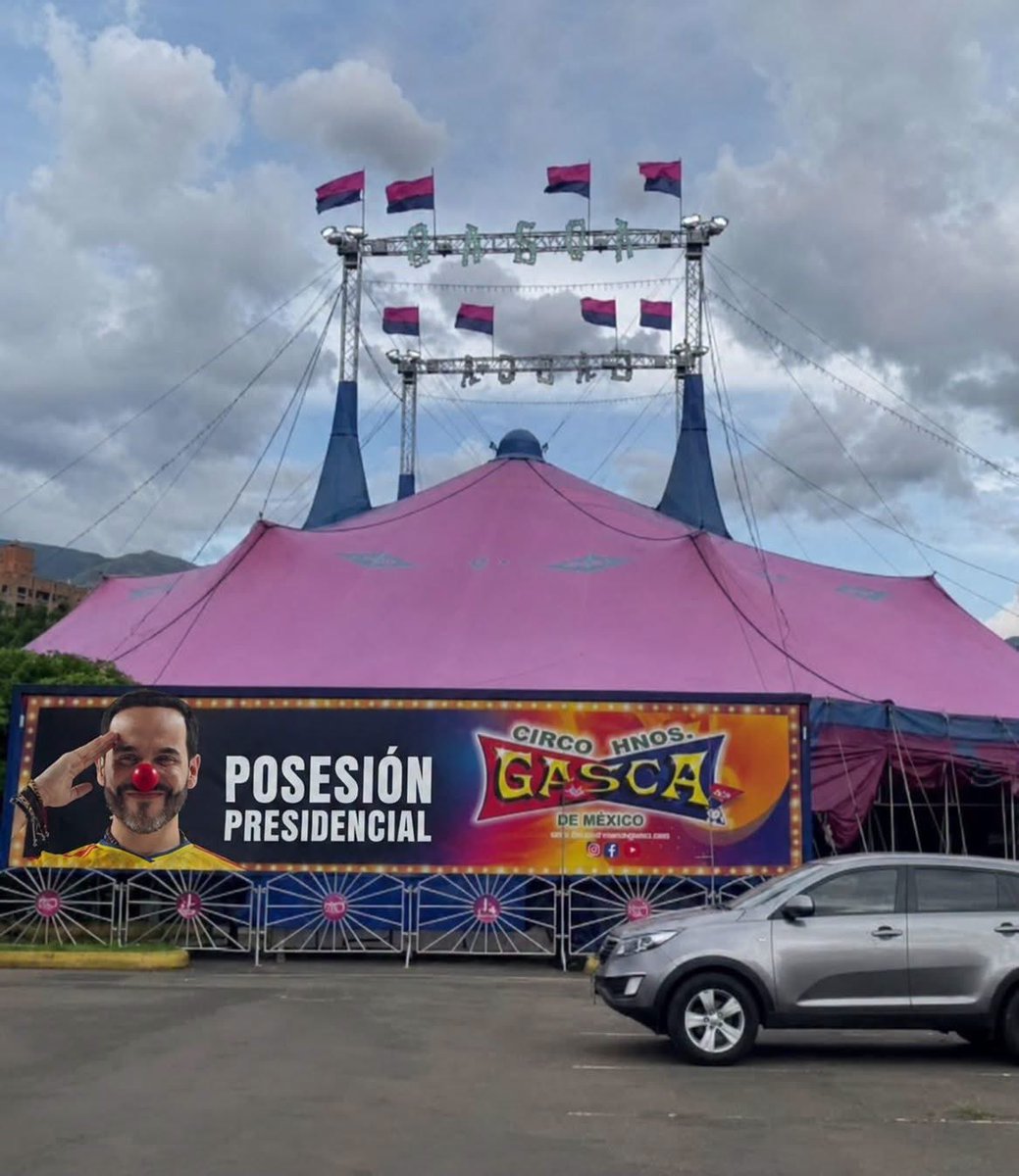 HelverHafc's tweet photo. Nos confirman que ya está montado el escenario donde Abelardo se posesionara. 🎪 https://t.co/xkt4ootufg