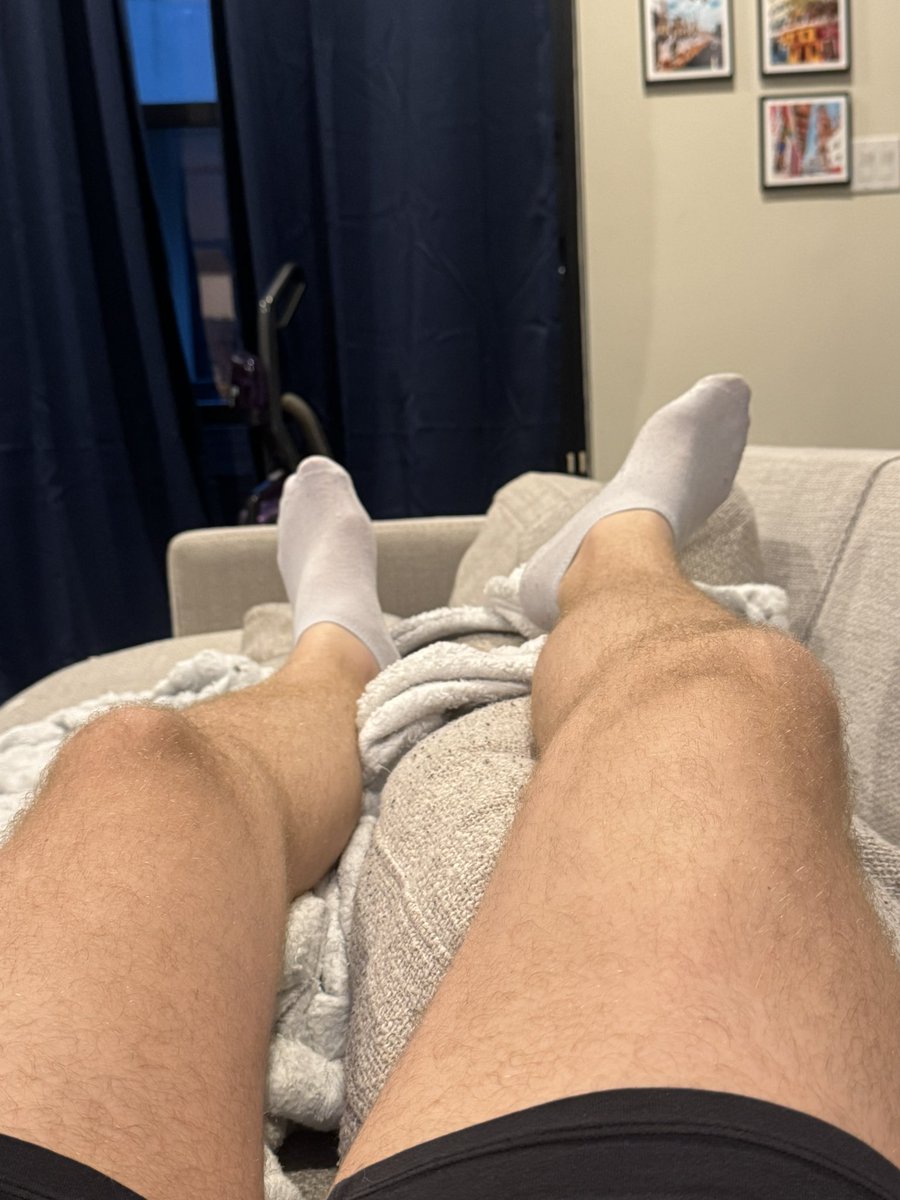 ArabGinger01's tweet photo. I need someone took come take this socks off my feet https://t.co/3x7NNbkYQy