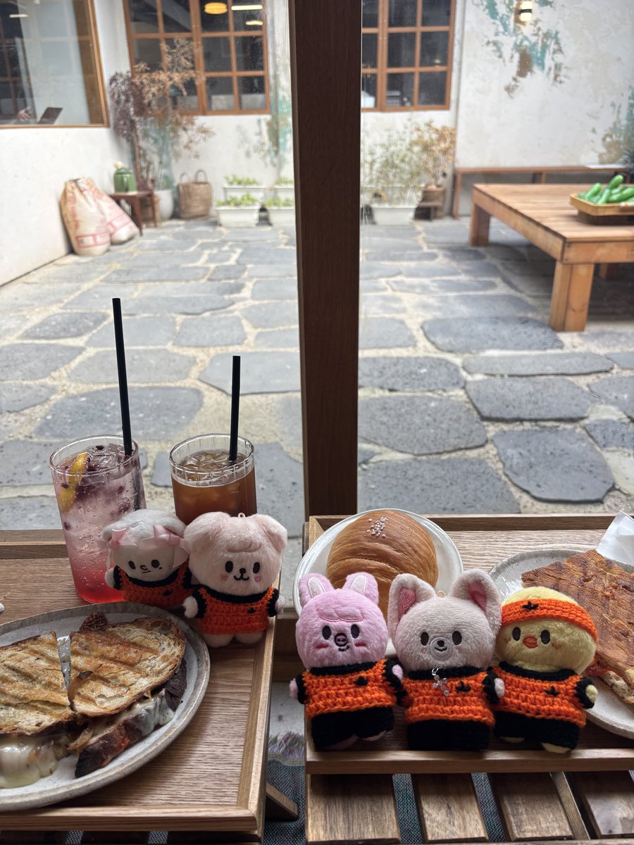 tw_meei_7's tweet photo. morning🍞 https://t.co/p25ELKd1Fq