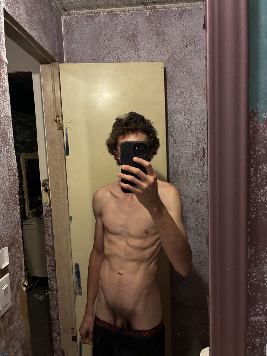 alexuncut72's tweet photo. If I get 5 likes I’ll do a prostate massage masturbation video tonight 🤭🥵 #gaysoftcore #masturbation #prostatemessage #orgasm #abs #sexyaf https://t.co/MeZDdg1kcS