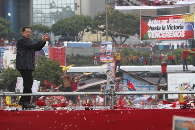 clamorSUR's tweet photo. Un 28 de julio nació Hugo Chávez.
Nunca se calló ni se arrodilló.
Fue sinónimo de gallardía.
Dio su vida por los pueblos.
Trascendió fronteras y generaciones.

Juntos por siempre.
Hasta la victoria.
Venceremos. https://t.co/zkOHIfbzp2