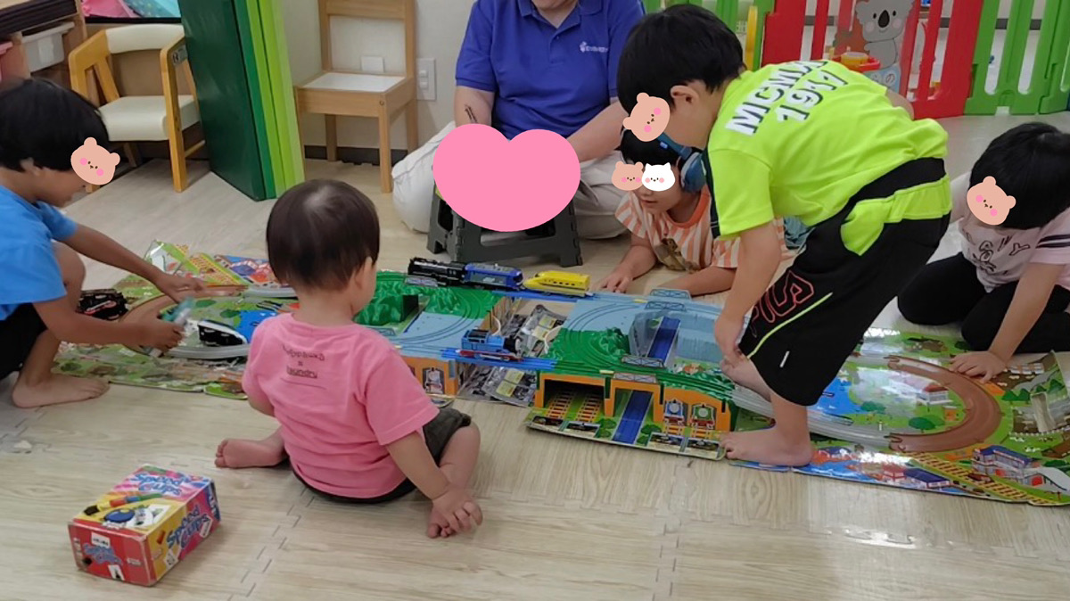 terapokemisato's tweet photo. 教室の風景：🚂お友達との関わりを育む小集団活動🌱 https://t.co/dS7DgumPrZ #amebaownd https://t.co/CS8a3IBNeT