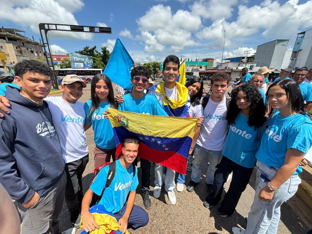 VenteJoven's tweet photo. 📍Apure 

Desde la tierra del bravío pueblo llanero, Vente Joven Apure reafirmó su compromiso con la defensa del mandato del 28J

#ConNuestrasPropiasManos https://t.co/4jC8jx4ve7
