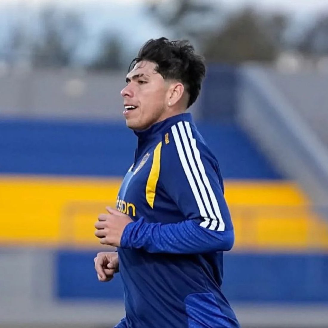 Labocatw's tweet photo. URGENTE: SE QUIERE IR 

FACHA #PALACIOS LE DIRÁ A RIQUELME QUE QUIERE VOLVER A JUGAR EN CHILE POR CUESTIONES PERSONALES 

PEDIRÁ IRSE A PRÉSTAMO 

Vía @sebainfanzon https://t.co/PylefsQimA