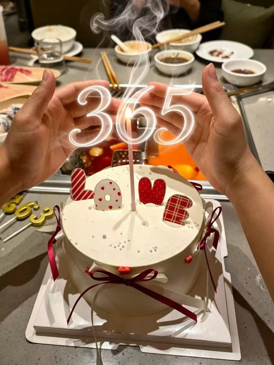 toyunxiojiji1's tweet photo. 某人过生日了 https://t.co/2kKZiuhj3e