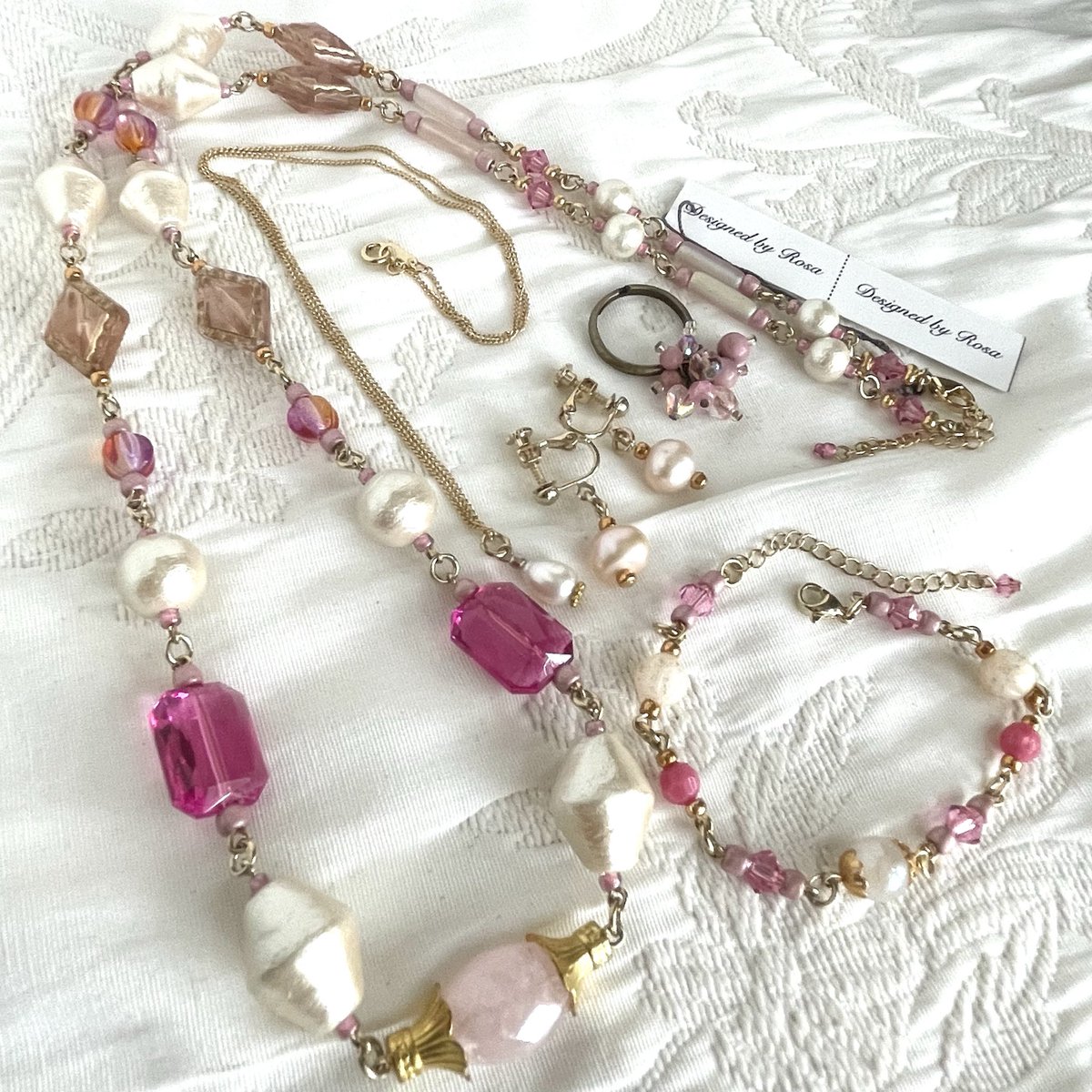designedbyrosa1's tweet photo. ハンドメイド専門サイトCreemaにCreema限定夏福袋数点掲載済み🎁🉐
期間後は元の販売価格に戻ります◀️
#Creema    #夏福袋　#Creema限定　#アメジスト　#amethyst  #ローズクォーツ　#福袋　#真珠　#perl 
https://t.co/ViY10W8qVg https://t.co/YlTxYnMmWF