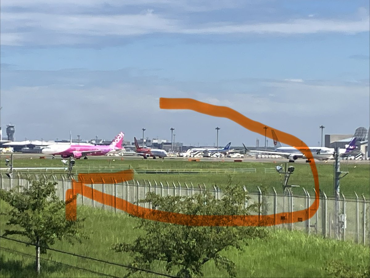 manbobongo's tweet photo. てゆーか
飛行機も朝のラッシュあるのね🤣🤣🤣
皆さん順番待ち🙄
お疲れ様のビール🍺
これからお風呂でまったりします🌈最高の休日👍✨
#空の湯
#roadbike
#九十九里
#成田空港
#GIANT https://t.co/dBUvyWUdMQ