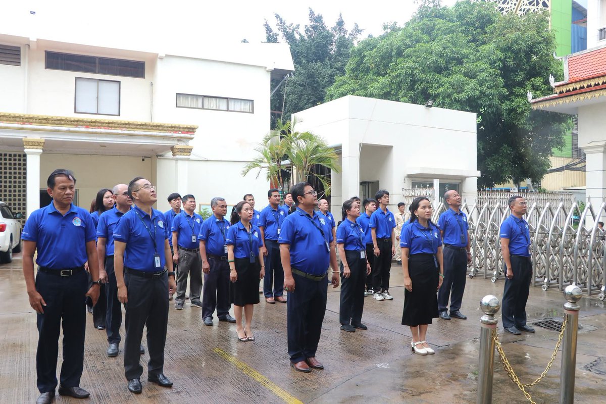 CambodiaTelecom's tweet photo. ថ្ងៃចន្ទ ១៣កើត ខែទុតិយាសាឍ ឆ្នាំមមី អដ្ឋស័ក ព.ស២៥៧០ ត្រូវនឹងថ្ងៃទី២៧ ខែកក្កដា ឆ្នាំ២០២៦ ថ្នាក់ដឹកនាំ និងន��យោជិតនៃទ.ក. បានអញ្ជើញចូលរួមគោរពទង់ជាតិ https://t.co/CxSQPyTvZW
