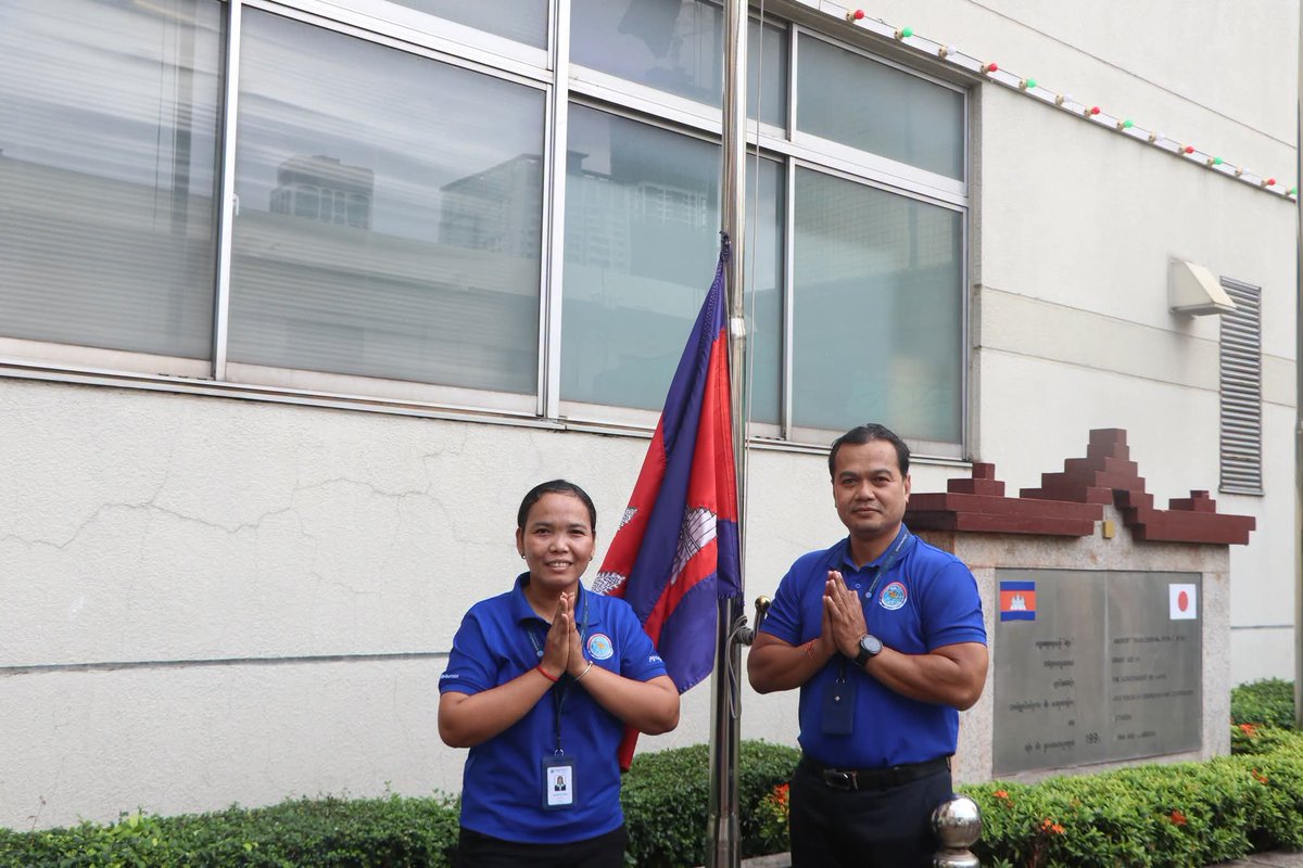 CambodiaTelecom's tweet photo. ថ្ងៃចន្ទ ១៣កើត ខែទុតិយាសាឍ ឆ្នាំមមី អដ្ឋស័ក ព.ស២៥៧០ ត្រូវនឹងថ្ងៃទី២៧ ខែកក្កដា ឆ្នាំ២០២៦ ថ្នាក់ដឹកនាំ និងន��យោជិតនៃទ.ក. បានអញ្ជើញចូលរួមគោរពទង់ជាតិ https://t.co/CxSQPyTvZW