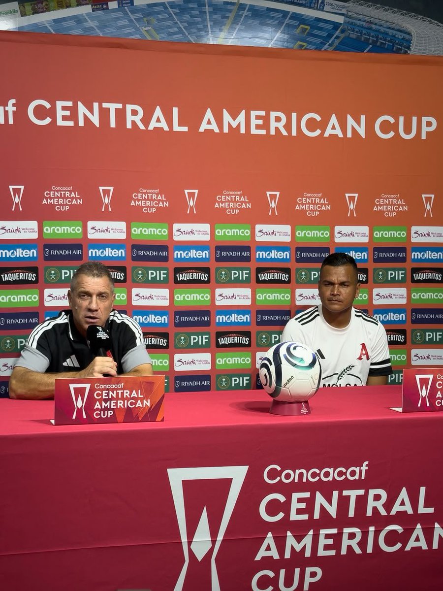 AlianzaFC_sv's tweet photo. 🎙️ 𝘾𝙊𝙉𝙁𝙀𝙍𝙀𝙉𝘾𝙄𝘼 𝘿𝙀 𝙋𝙍𝙀𝙉𝙎𝘼:

🗣️ 𝐇𝐞𝐧𝐫𝐲 𝐑𝐨𝐦𝐞𝐫𝐨: “Sabemos que es un rival (Antigua) muy fuerte, hemos hablado mucho con los compañeros para poder sacar un buen resultado.”

#AlianzaFC 🅰️ #CopaCentroamericana https://t.co/lUUfdIO448