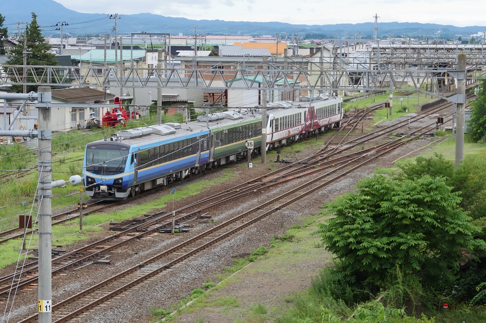 tsugarukoiki's tweet photo. 特派員から投稿された地域資源レポート紹介

テーマ：自由テーマ
タイトル：リゾートひなびＳＡＴＯＮＯ
投稿者：ｒｏｂｉ－ｍｏｍｏさん（弘前市）

五能線90周年を記念して令和8年7月25日から27日の三日間、快速五能線90周年記念号が運行されました。
撮影ポイントは沢山のカメラマンが居りました。 https://t.co/pIwSO33Mtm