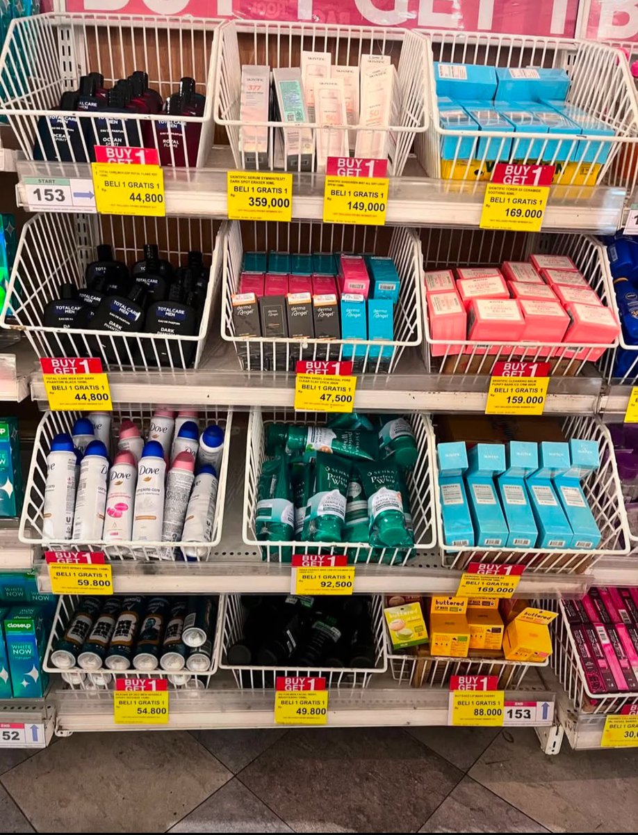 aeebkk's tweet photo. MAAF DEH NORAK, PAS KE AEON LIAT BANYAK BUY 1 GET 1, TAPI GAK MUNGKIN MAU TUTUP KAN??😭😭🙏🏻🙏🏻 https://t.co/ZPqTuFRqkV