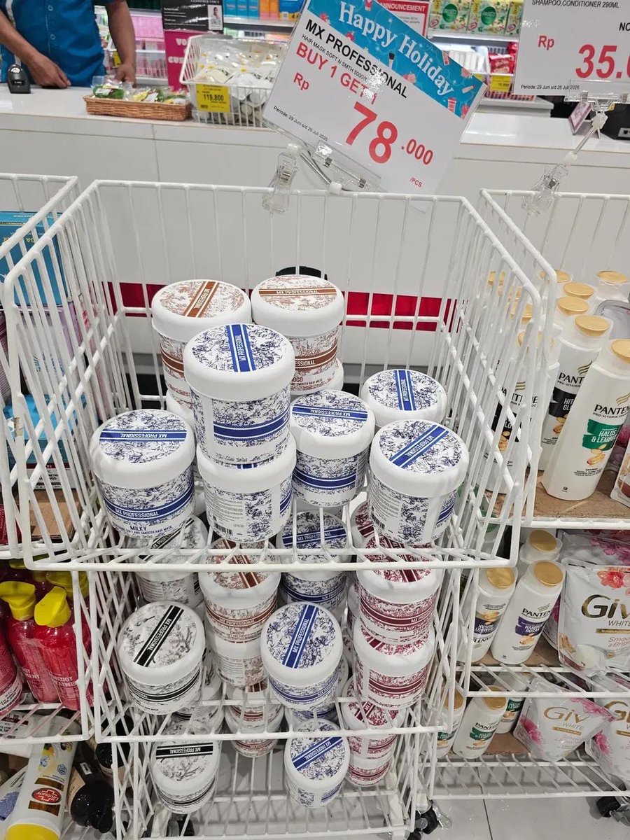 aeebkk's tweet photo. MAAF DEH NORAK, PAS KE AEON LIAT BANYAK BUY 1 GET 1, TAPI GAK MUNGKIN MAU TUTUP KAN??😭😭🙏🏻🙏🏻 https://t.co/ZPqTuFRqkV