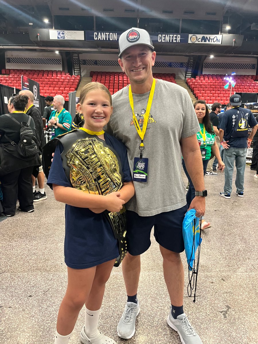 WildOneRosie's tweet photo. @RyanKennedy_22 This is fantastic! I love it and subscribed 🤗 In case she got pics with everyone but you: https://t.co/989QBG4DEH