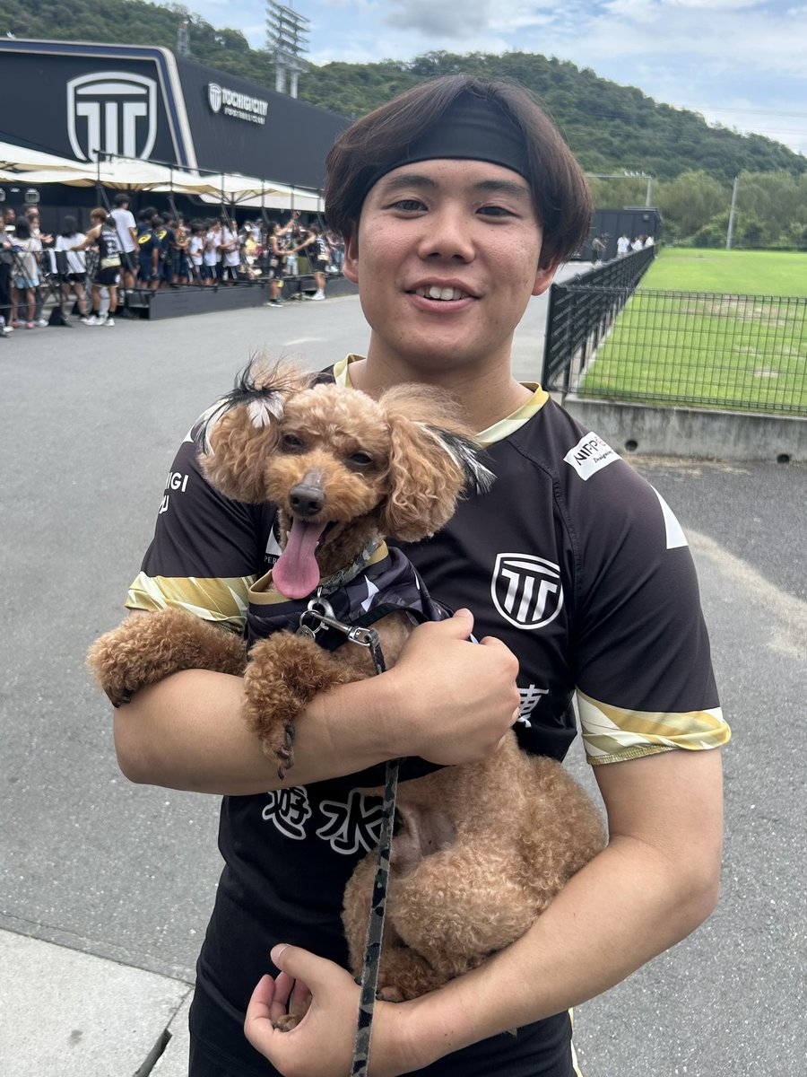 roa151106's tweet photo. ロアちゃんとサッカー選手⚽️17

村田智哉選手　栃木シティFC

U-25からの昇格！

身長168cm、Ｊリーグで最も小さなゴールキーパー。カンポス🇲🇽イギータ🇨🇴を彷彿させます

身長の低い育成年代の選手に希望を与えますね♬

Ｊリーグデビュー楽しみにしてます😊 https://t.co/59WWqgx3T3