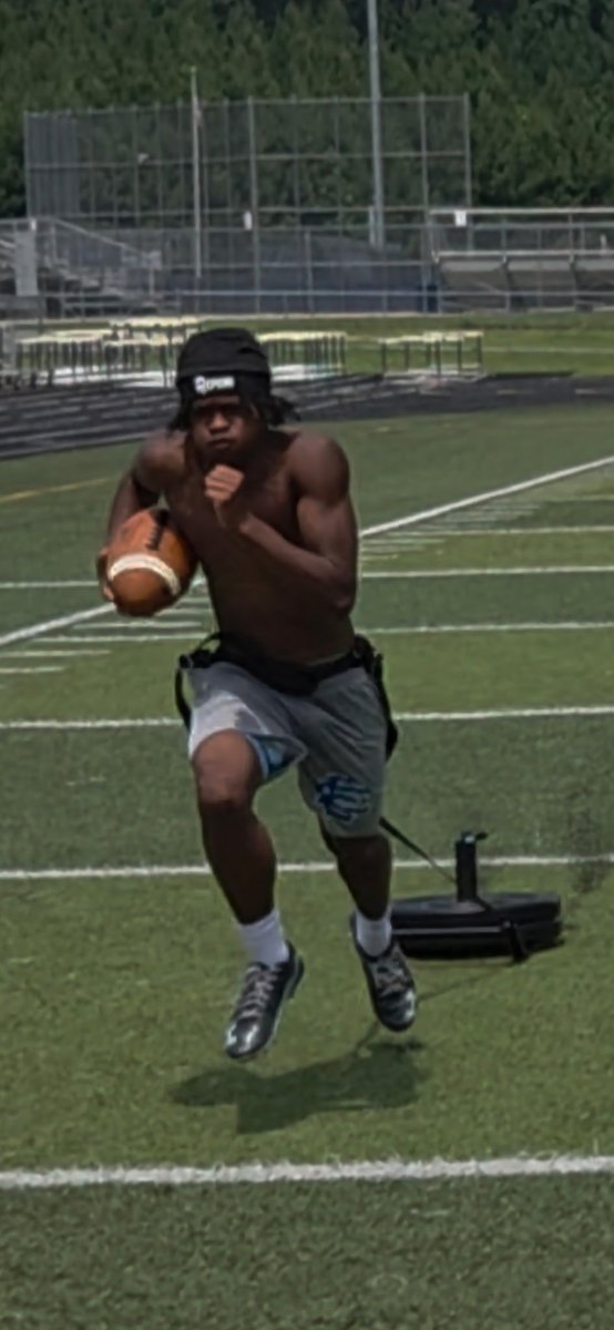 KoenCrittendon's tweet photo. Didn't cheat the work this off season.  Every day.  Got stronger adding 7 pounds of muscle. Got faster down to 4.39 in the 40.  Worked on routerunning.  And the chip on my shoulder got bigger.  Got something to prove this season. https://t.co/LQIA6JWGto