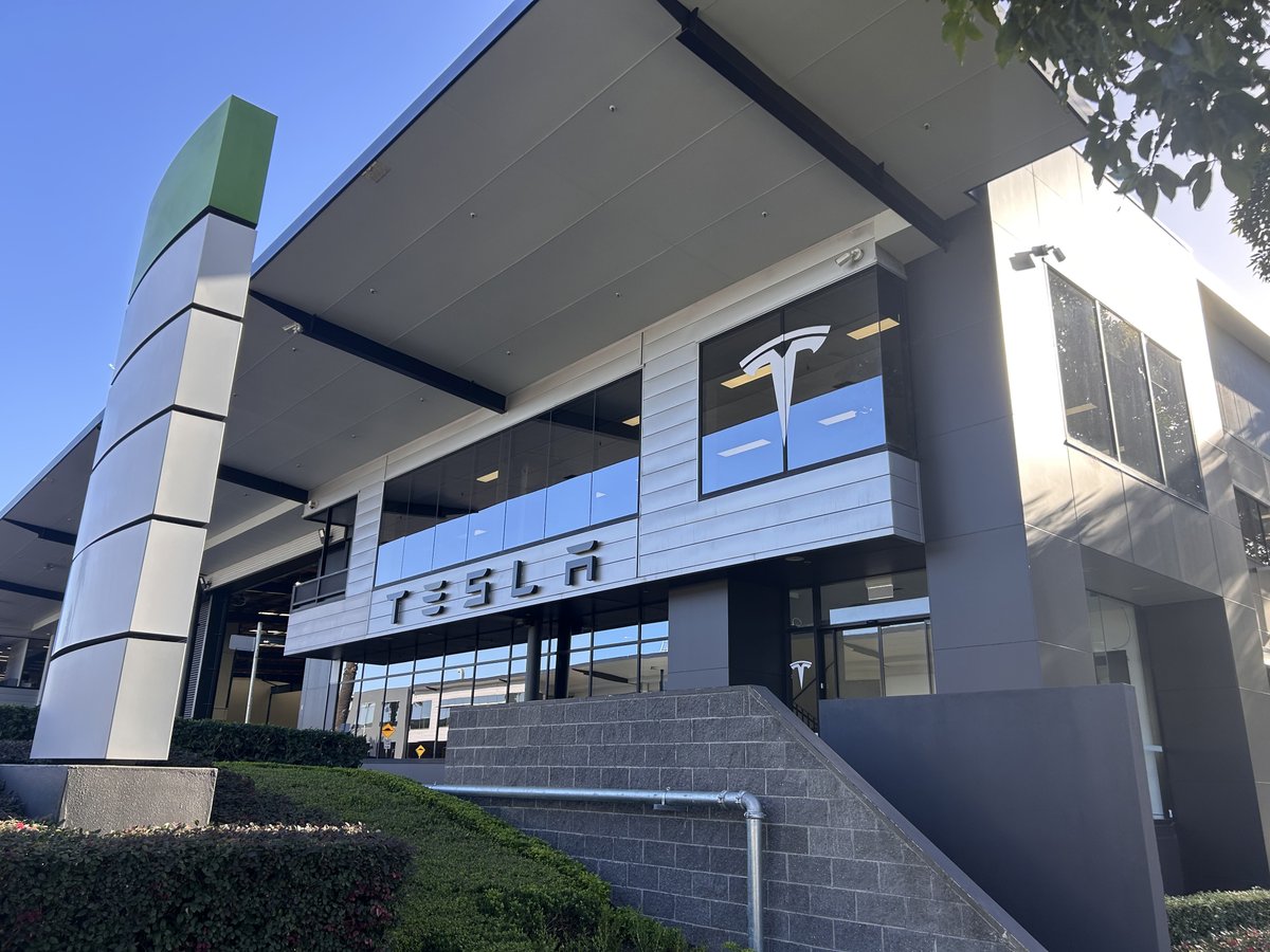 TeslaAUNZ's tweet photo. New Tesla Delivery Centre now open in Lidcombe, NSW

Western Sydney, it's now easier than ever to pick up your new Tesla 🚗 https://t.co/uRRRuR4Mo2