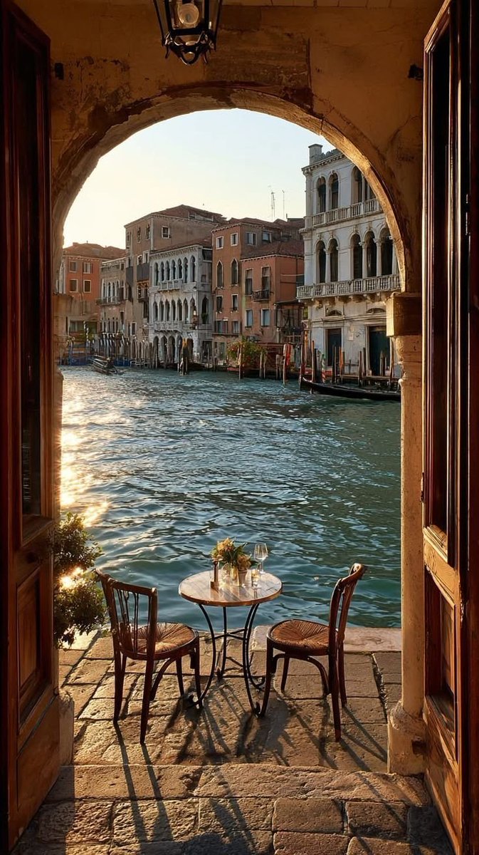 aestheticspost_'s tweet photo. Venice, Italy https://t.co/mEvSrLlOln
