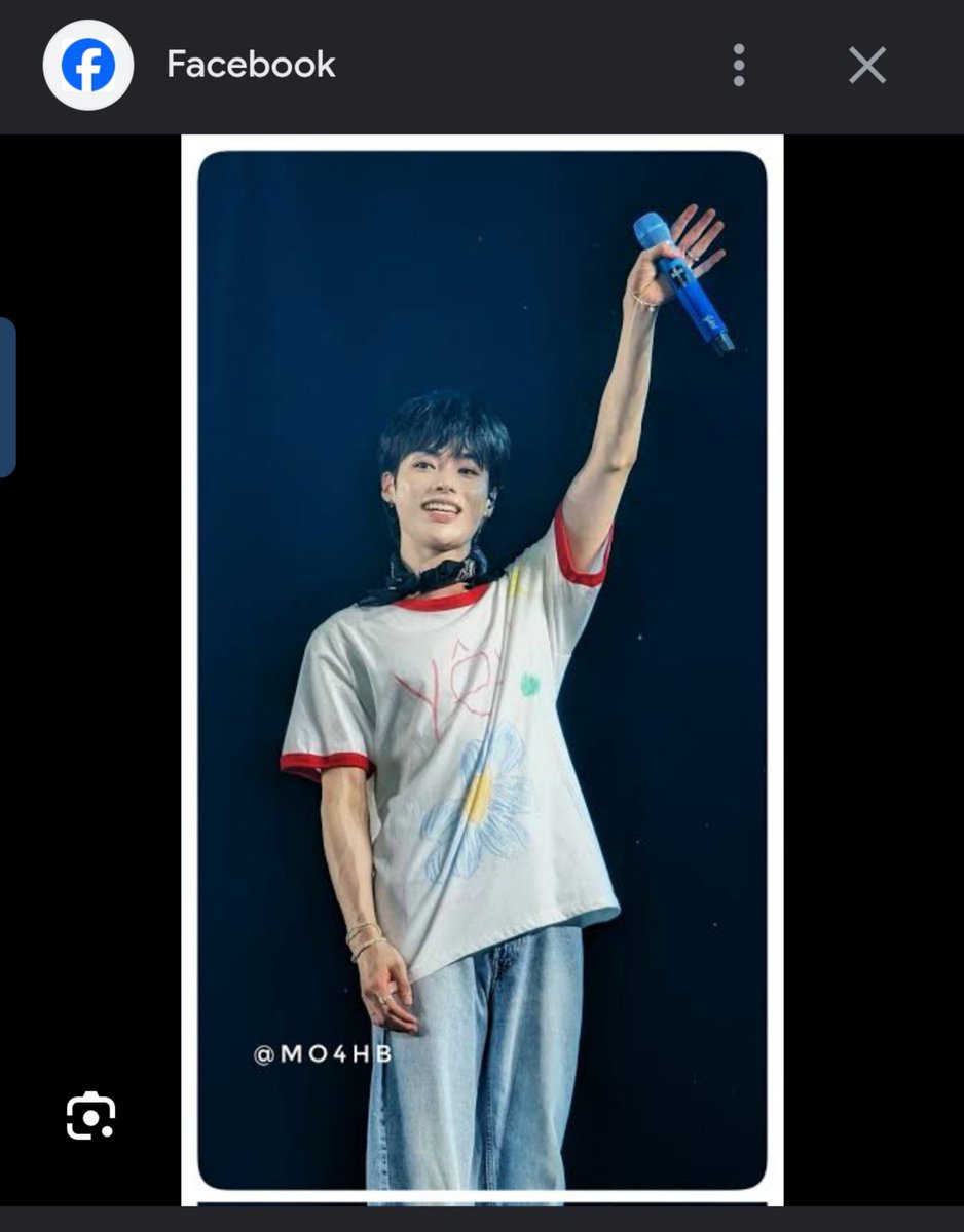 Ms_Spy279808's tweet photo. Winkook shippers is at again because jk shows a blue mic on his live on weverse and they automatically link it to winter who has blue mic too.
There's so many artist have blue mic,is that mean winter and Jungkook is dating them too. https://t.co/xd9mso014v