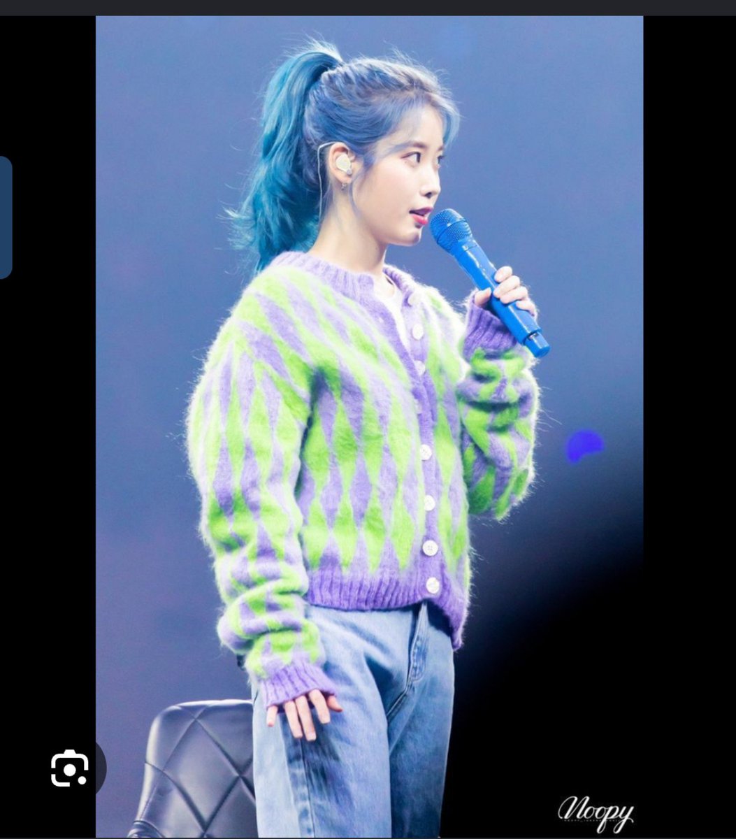Ms_Spy279808's tweet photo. Winkook shippers is at again because jk shows a blue mic on his live on weverse and they automatically link it to winter who has blue mic too.
There's so many artist have blue mic,is that mean winter and Jungkook is dating them too. https://t.co/xd9mso014v
