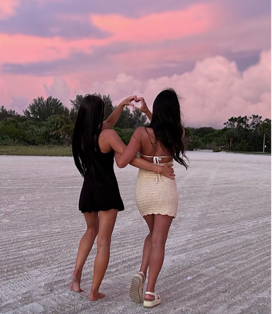 ABabyDoll13's tweet photo. My favorite person 💗💗 ride or die forever ☺️💕 @cupofcarliejo https://t.co/uBbG6rxbK2