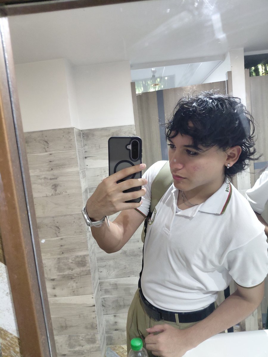 SebastinMa4050's tweet photo. ¿Que les parezco con uniforme🥴🙈? https://t.co/tA19r6STvl