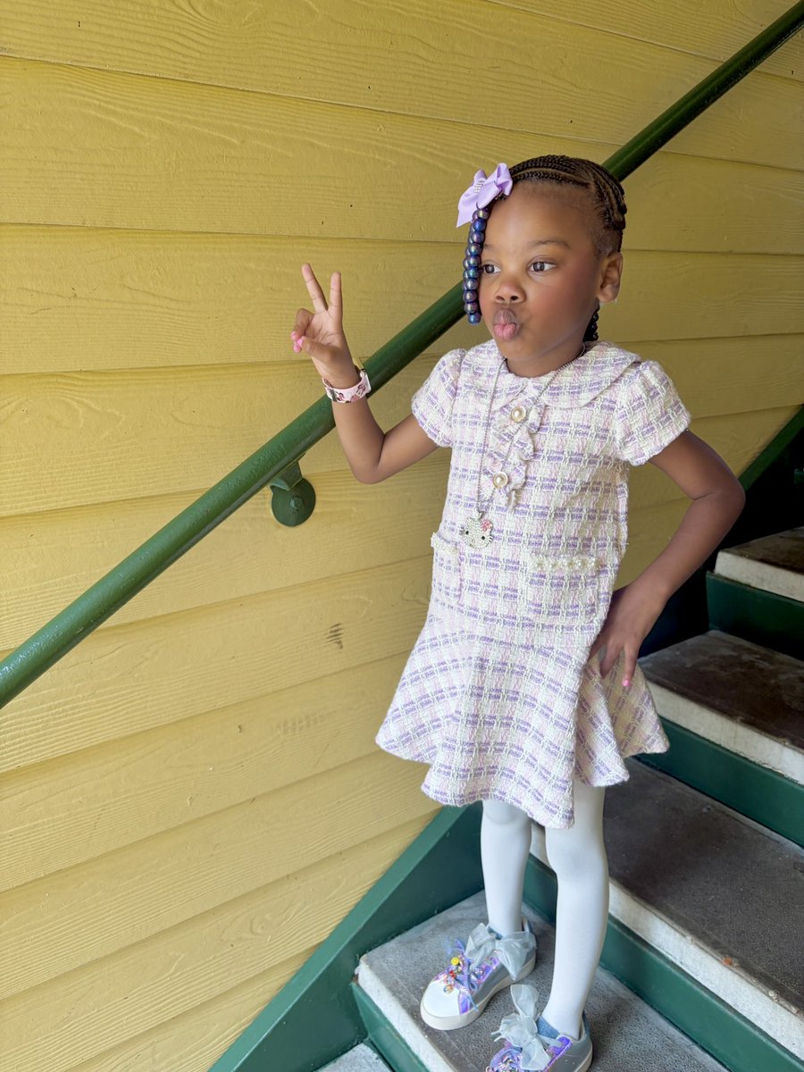 specialk1__'s tweet photo. She is exactly who she think she is! ♌️ #BirthdayGirl #5Yearsold https://t.co/DnjON1a1uv