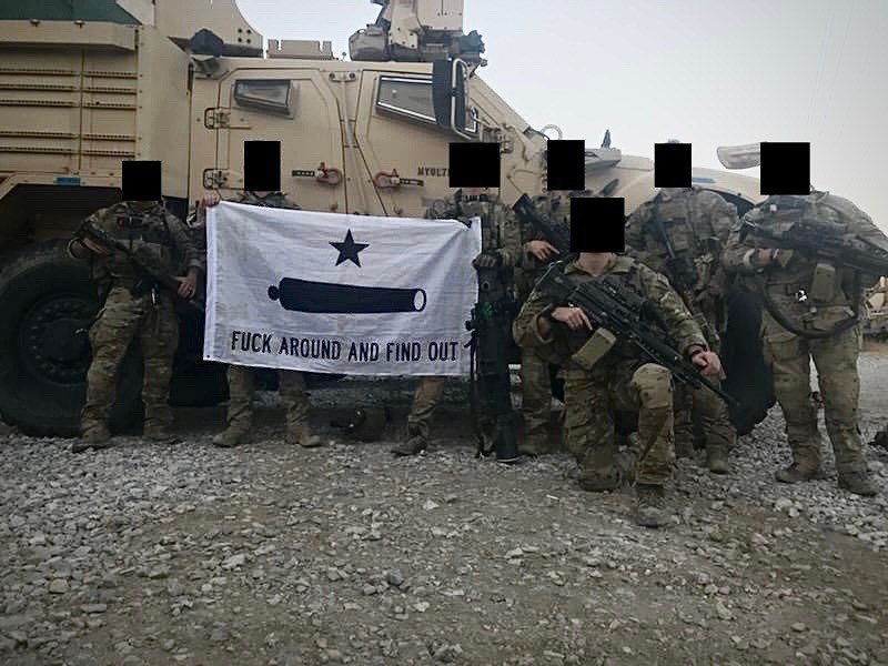 specialopsmag's tweet photo. Members of the 75th Ranger Regiment with a flag bearing their unofficial motto. https://t.co/bosyyZhVzE