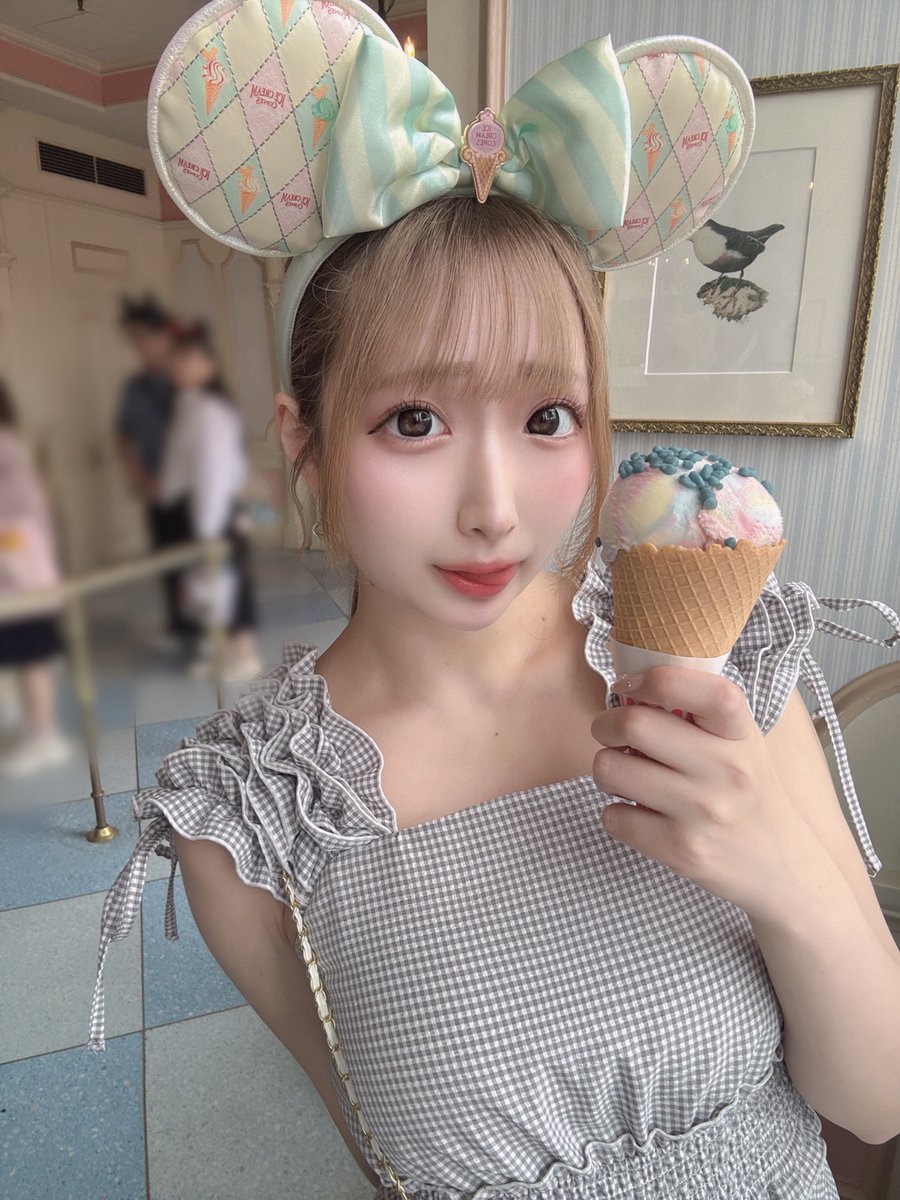 mayu_de_show's tweet photo. ⑅

きみのアイスクリームになりたいの🍨🥄♡ https://t.co/fo6fKcsU4H