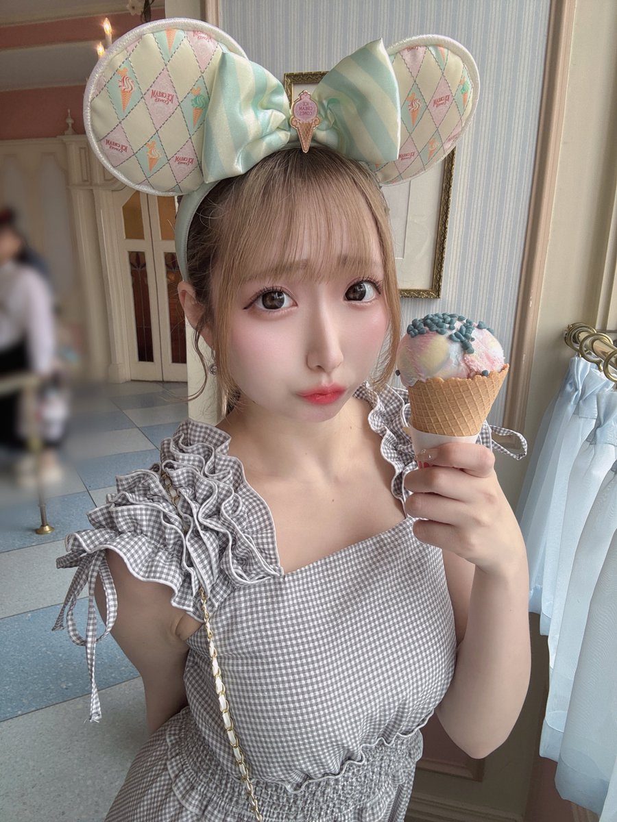 mayu_de_show's tweet photo. ⑅

きみのアイスクリームになりたいの🍨🥄♡ https://t.co/fo6fKcsU4H