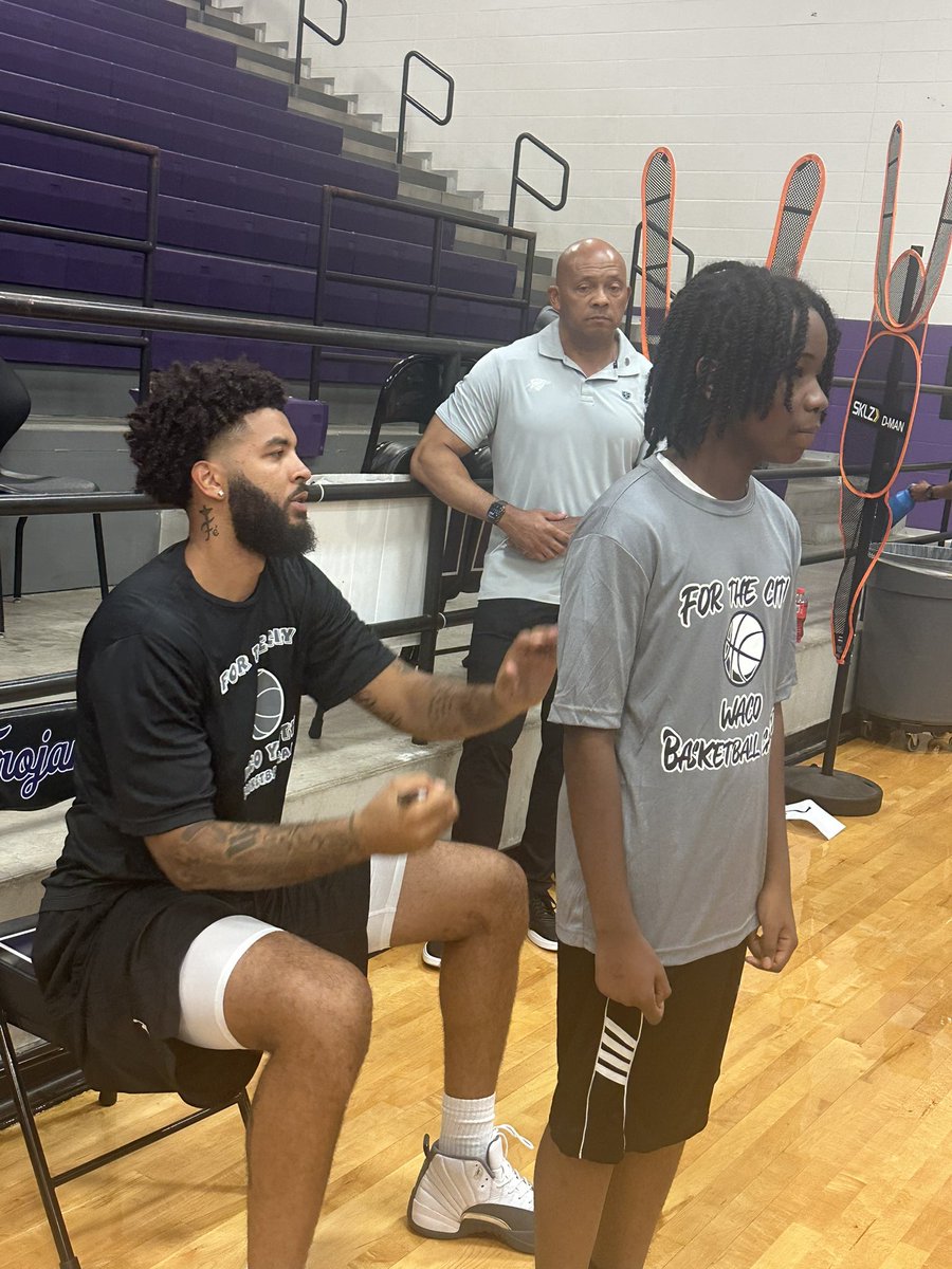 l4for4's tweet photo. Great turnout for @TrojansUHS Basketball Alumni @okcthunder Kendrich Williams &amp; @BasquetFc Umoja Gipson basketball players for their Free Camp for @WacoISD Athletes and the Waco area. Loved the wisdom that was given during the Q&amp;A portion! @wacoisdsports #GoBeGreat https://t.co/qQxzDBxfEn