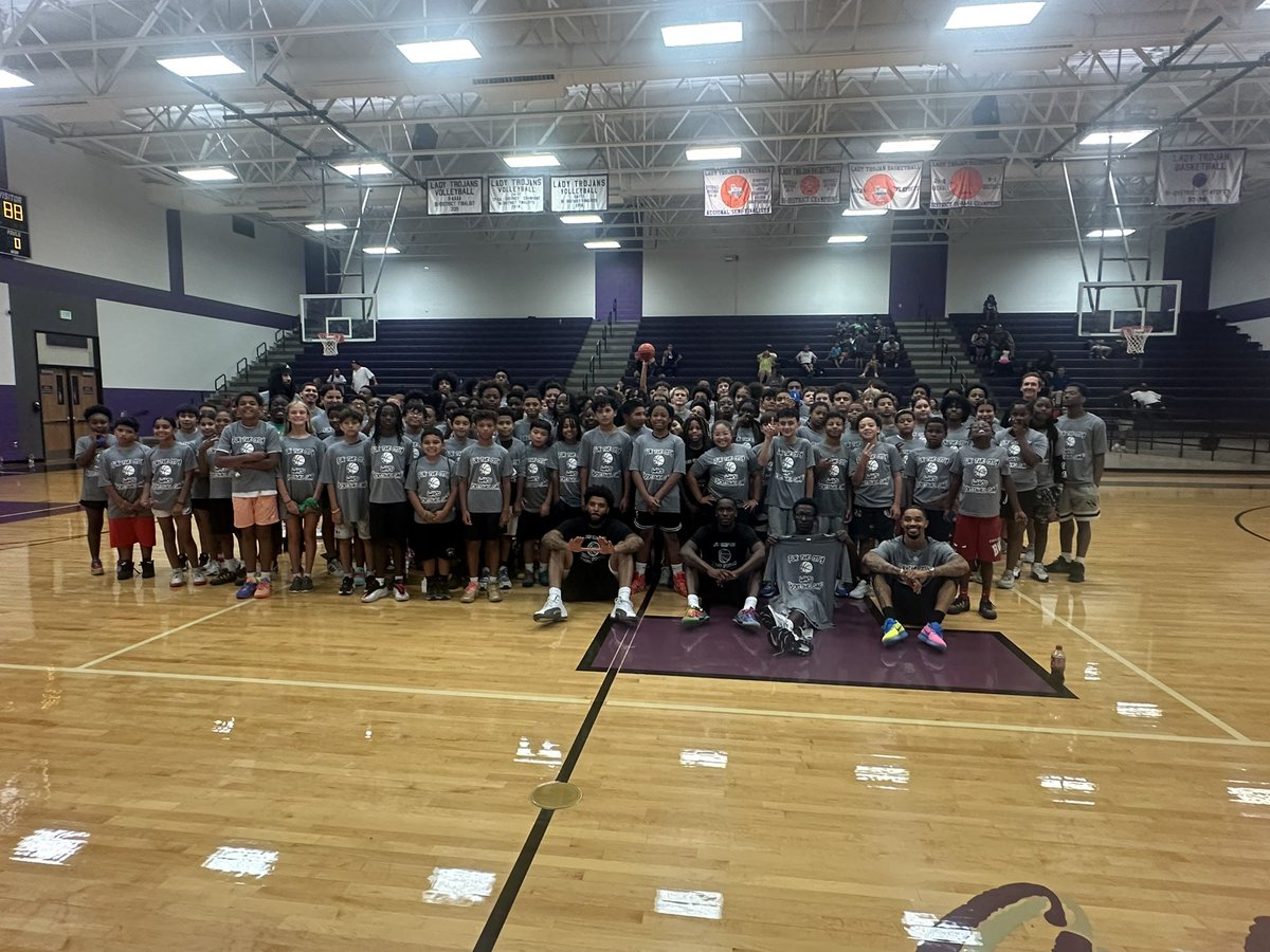 l4for4's tweet photo. Great turnout for @TrojansUHS Basketball Alumni @okcthunder Kendrich Williams &amp; @BasquetFc Umoja Gipson basketball players for their Free Camp for @WacoISD Athletes and the Waco area. Loved the wisdom that was given during the Q&amp;A portion! @wacoisdsports #GoBeGreat https://t.co/qQxzDBxfEn
