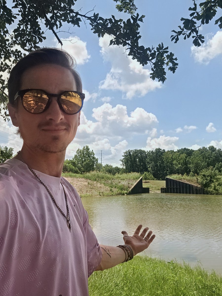 WallyWells31's tweet photo. @AA_Gabriel1111 Genesis 1:2: "The earth was without form and void, and darkness was over the face of the deep. And the Spirit of God was hovering over the face of the waters." https://t.co/n5cG4y6Khf