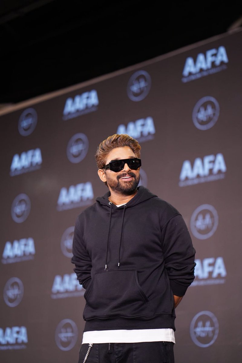 Nagendra_Icon's tweet photo. Day - 1
Okasari Allu Arjun @alluarjun ni kalise chance evvandi Anna please @imsarathchandra @SKNonline 

Kalise varaku everyday post vestune unta ❤️ Hope anna ki edhokaroju reach avuthundhi 🥺 https://t.co/j6sFh1DMrR
