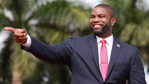 GeneralMCNews's tweet photo. BREAKING: Florida gubernatorial candidate Byron Donalds says he will mandate the construction of data centers across Florida. https://t.co/M2Wli4UmQ3