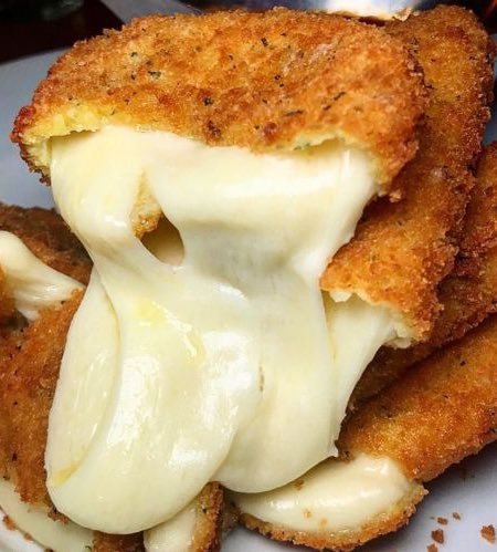 AmazingEye137's tweet photo. Extra cheese, please 🙏 https://t.co/muxxtSR38c