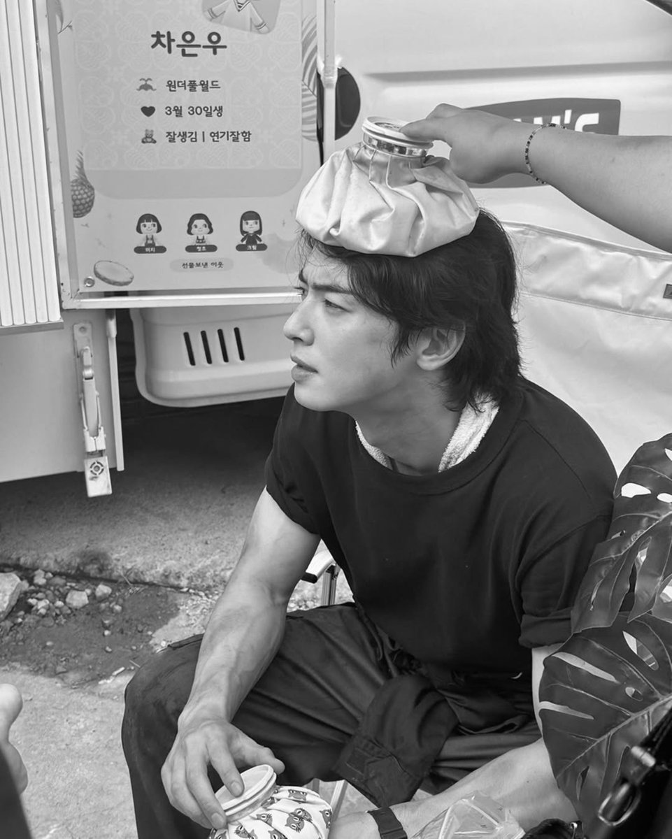 eunwoouk's tweet photo. 지친 얼굴마저 한 편의 영화처럼 남는 이유는. https://t.co/iGSnh1kl3L