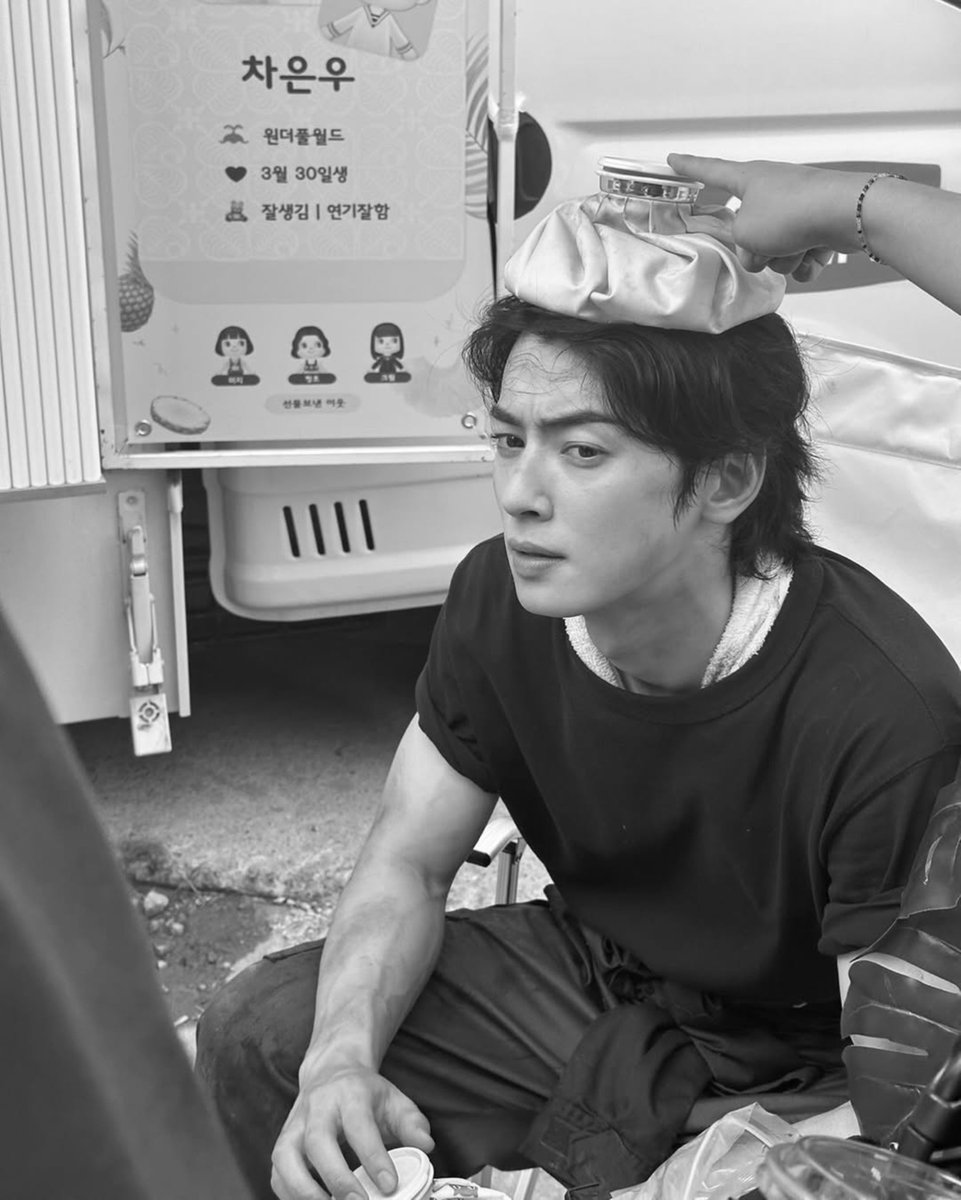 eunwoouk's tweet photo. 지친 얼굴마저 한 편의 영화처럼 남는 이유는. https://t.co/iGSnh1kl3L