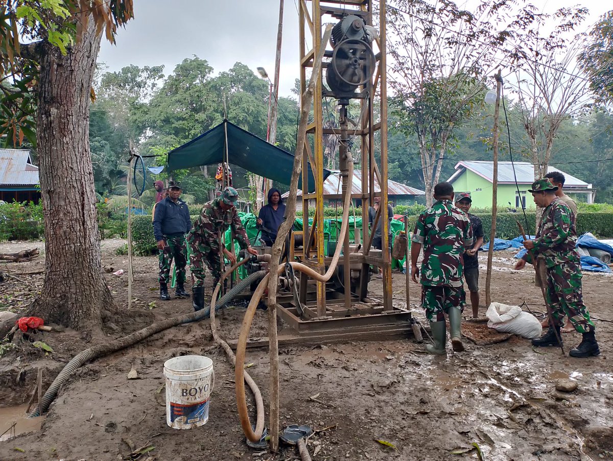 Kodam9Udayana's tweet photo. Kodim 1618/TTU Percepat Pembangunan Sumur Bor, Hadirkan Harapan Baru Akses Air Bersih bagi Warga Desa Kiuola
#KodamIXUdayana #Kodim1618TTU #TNIAD #BersamaRakyat #BaktiTNIAD #AirBersih #SumurBor #TimorTengahUtara #NTT #PRIMA https://t.co/77QQWpeGM7