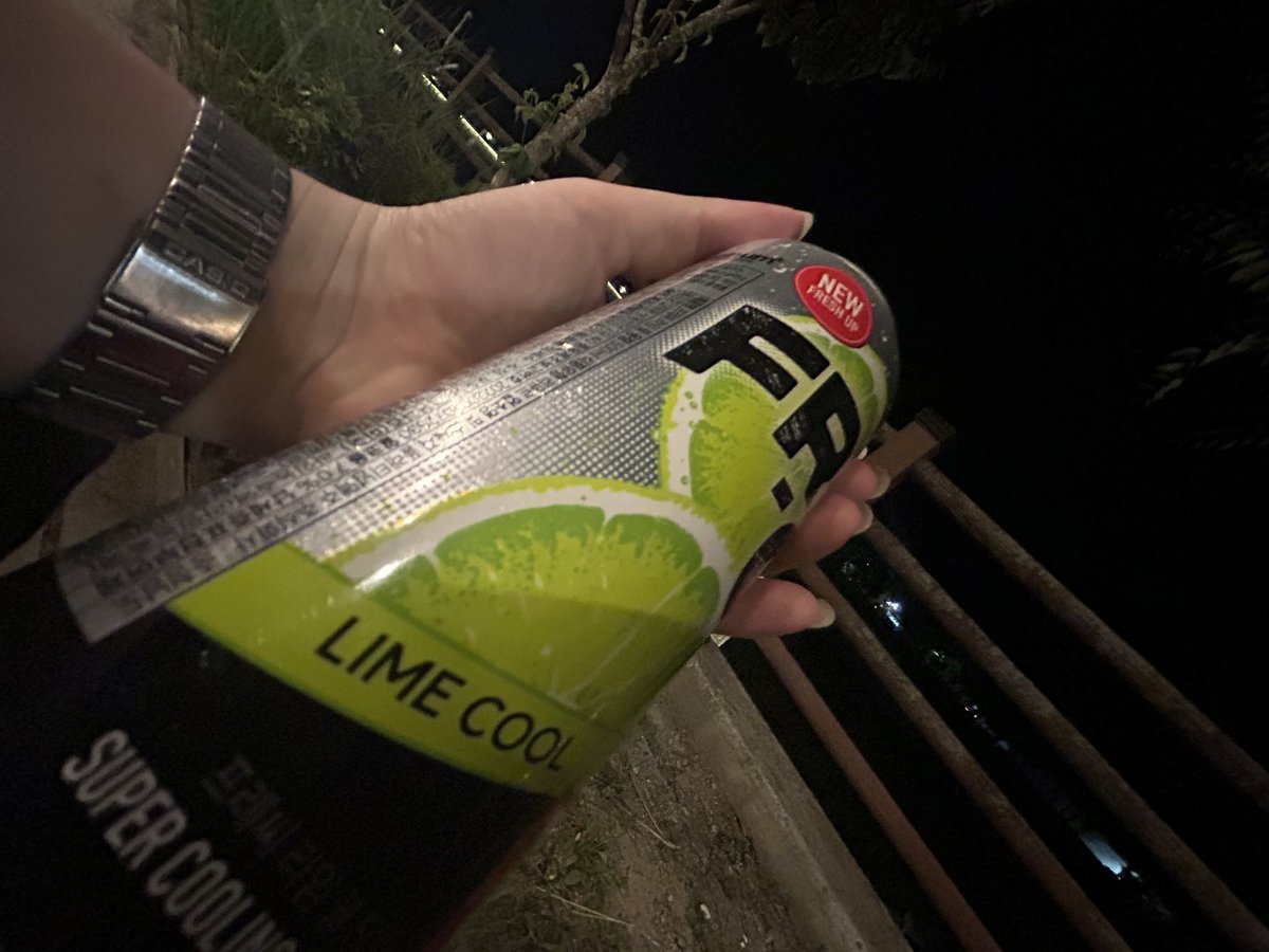 posoaw's tweet photo. 노래 술 담배 🤤 #트친소_𝕏친소 #트친소 https://t.co/gfhhdIvQxY